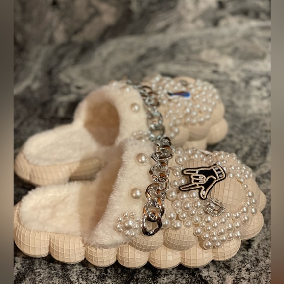 Upcycle Bubble slippers - Picture 3 of 4